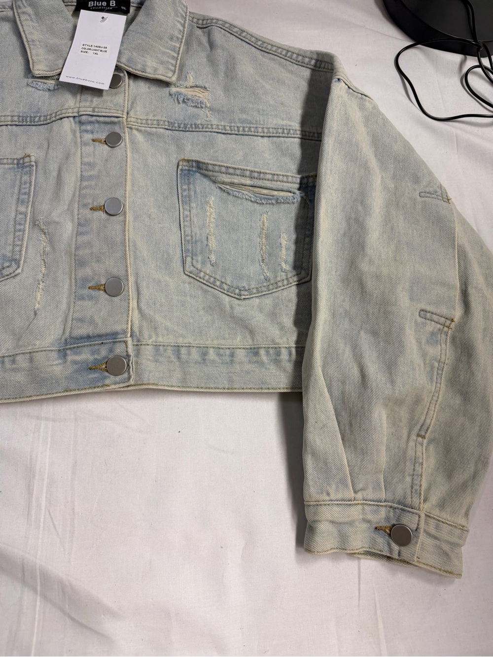 Women's Light Wash Cropped Denim Jacket - Light Blue - Picture 6 of 10
